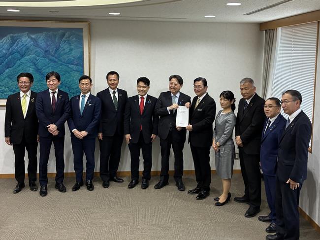 県内市町長による林総務大臣への要望・意見交換会の写真