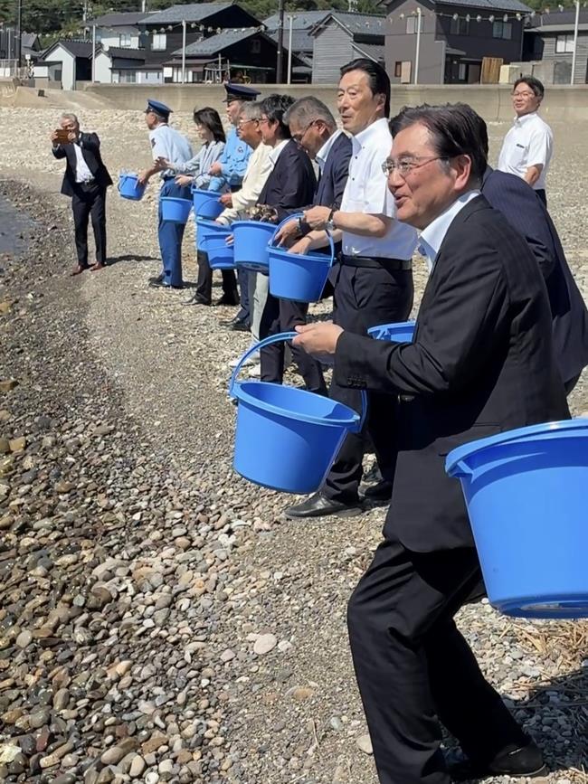 鮎川海水浴場 海開き式の写真
