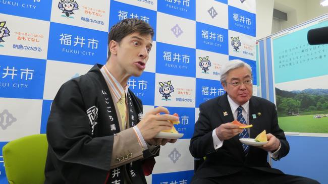 パックンが金福スイカをPR