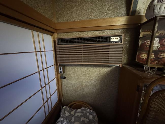古いエアコン