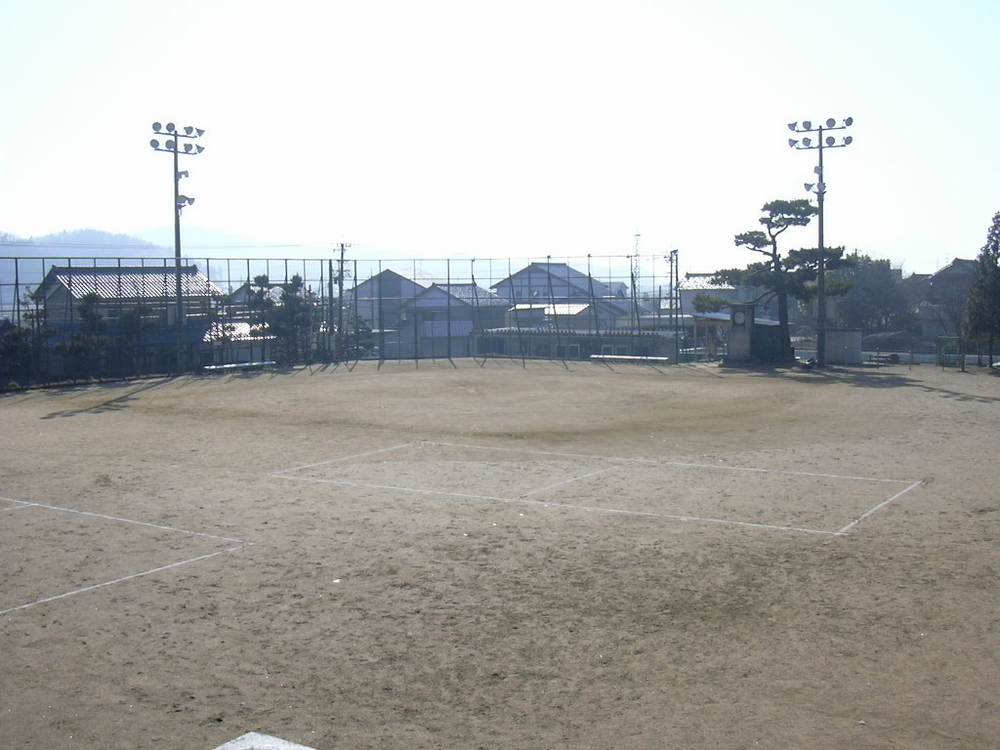 越廼小学校ナイターの外観