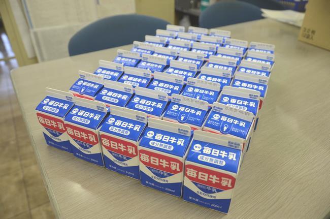 給食用牛乳