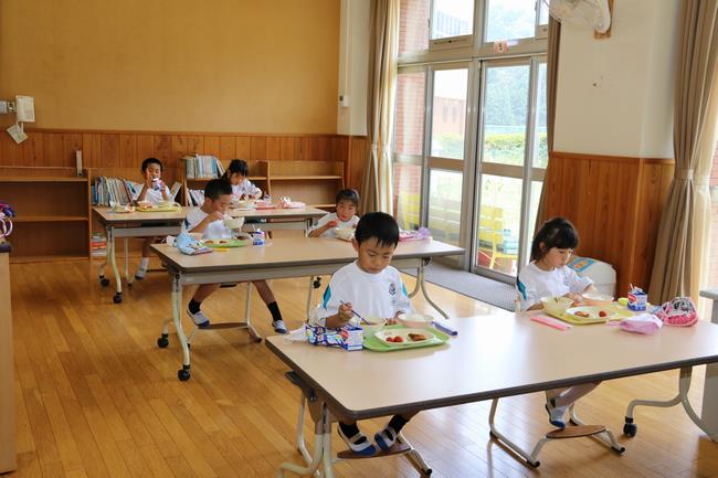 本郷小・給食再開