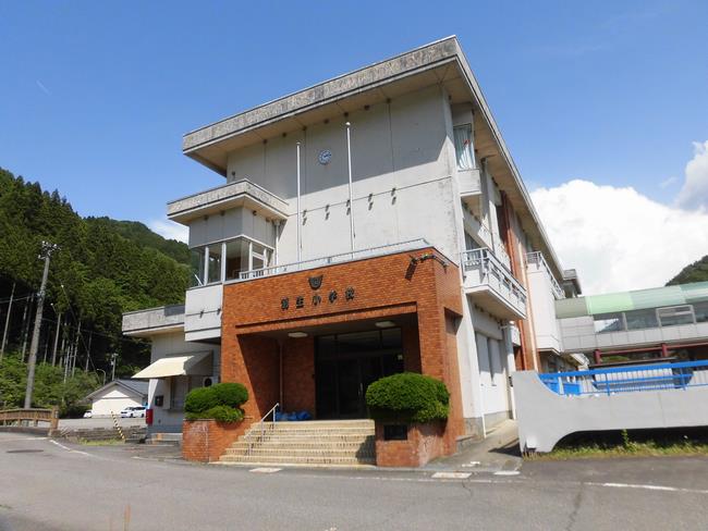 旧羽生小外観